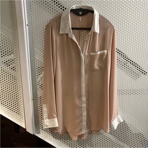 Free People Collared Chic Button Down Size Medium Blouse Beige and White GUC